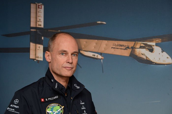 bertrand-piccard-with-si2-on-the-background-charly-gallo-2015-20171227150008.jpg