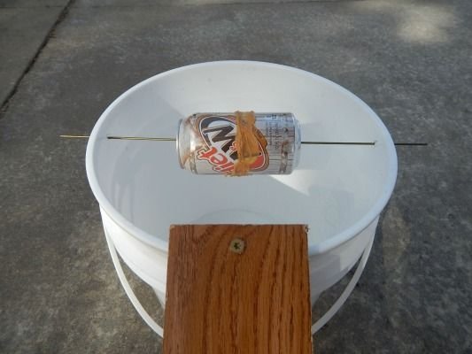 bucket-mouse-trap-with-dowel-peanut-butterr.jpg