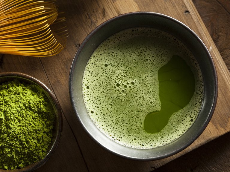 experts_health-benefits-of-matcha-green-tea_2716x1811_000055982118.jpg