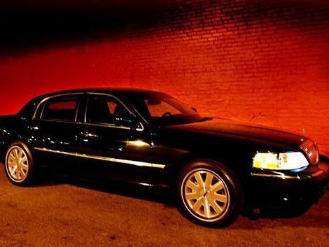 bulletproof-lincoln-town-car.jpg