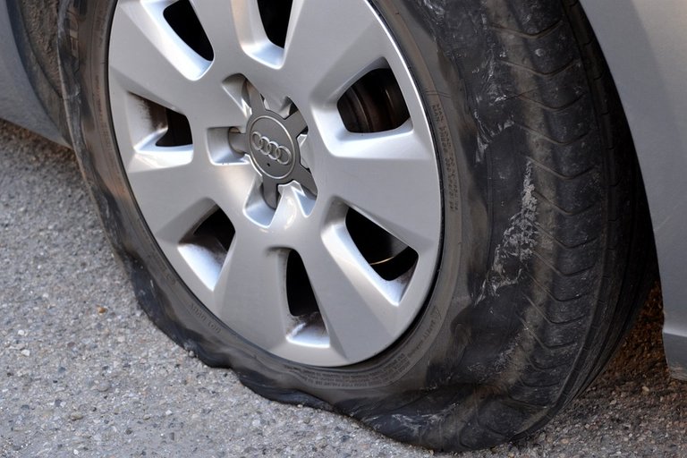 Bad-Luck-Car-Car-Breakdown-Band-Blowout-Puncture-1411352.jpg