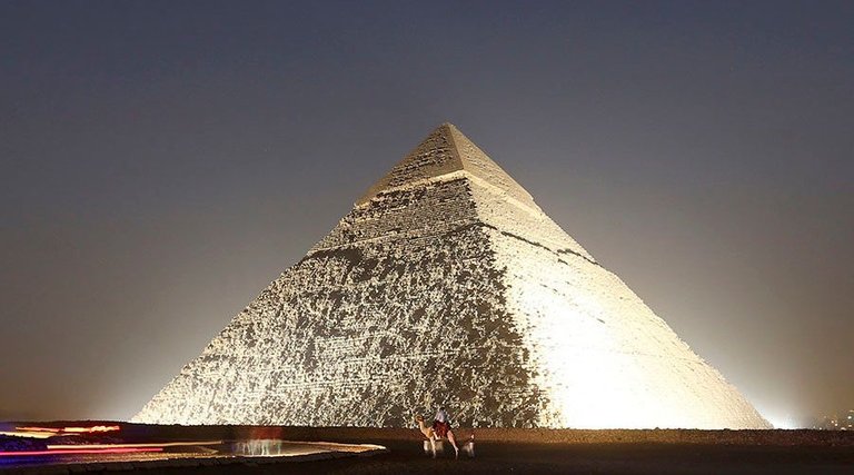 giza pyriamid.jpg