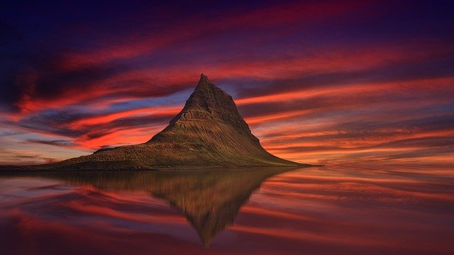 kirkjufell-3092048_640.jpg