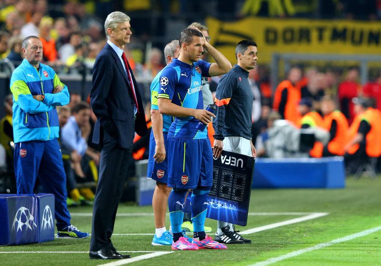 wenger-podolski-borussia-dortmund-arsenal-fc-uefa-champions-leagueb_1knkzbefjsvki1msvf60v2aic3.jpg