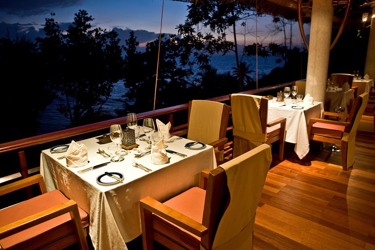 lemuria resort dining golf.jpg