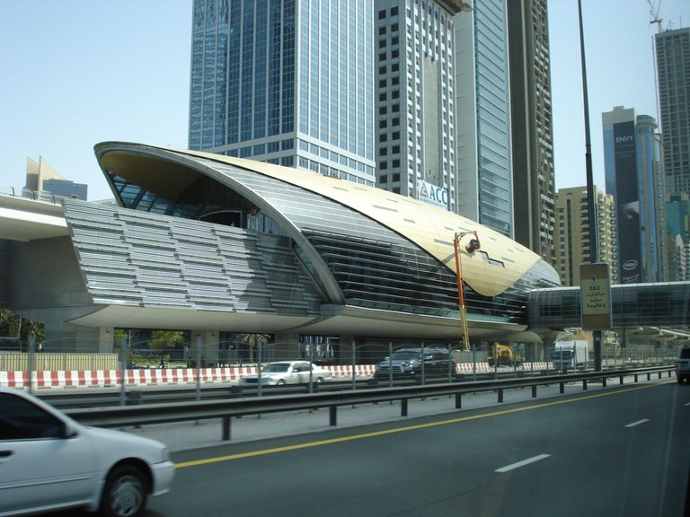 Dubai - Financial Centre metro station1.JPG