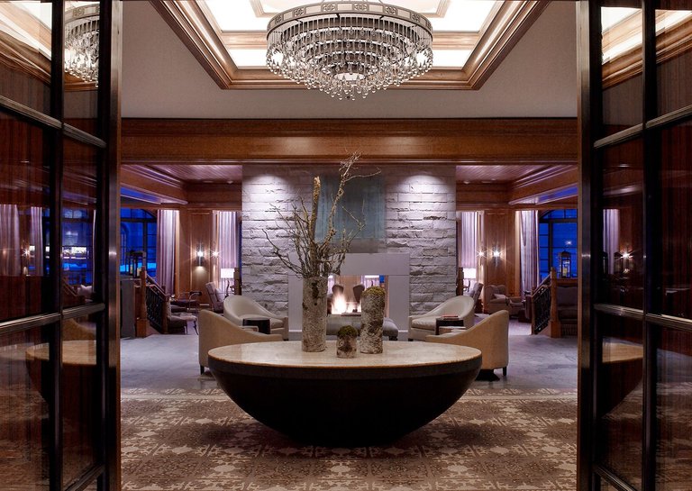 St-Regis-Aspen_10_Lobby-Entry.jpg