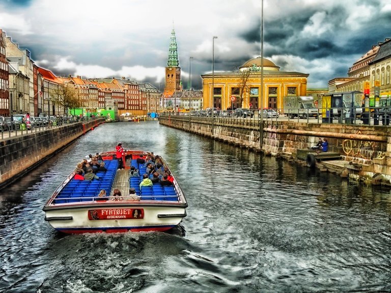 boat-going-up-the-river-in-copenhagen.jpg