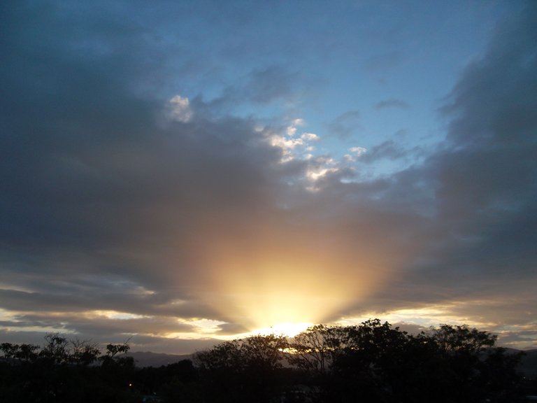 amanecer desde la ventana (91).JPG