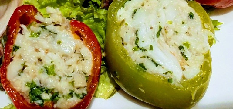 Crab meat in colored bell peppers.jpg 0.jpg 1.jpg