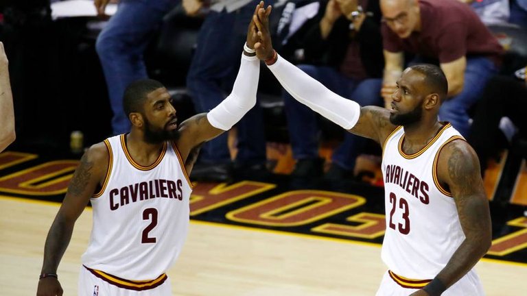 lebron-james-y-kyrie-irving-cavaliers-vs-warriors-09062017_1anf4o15llgbg1tmdhikqe1t42.jpg