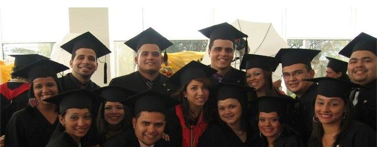 graduacion con alumnos.jpg