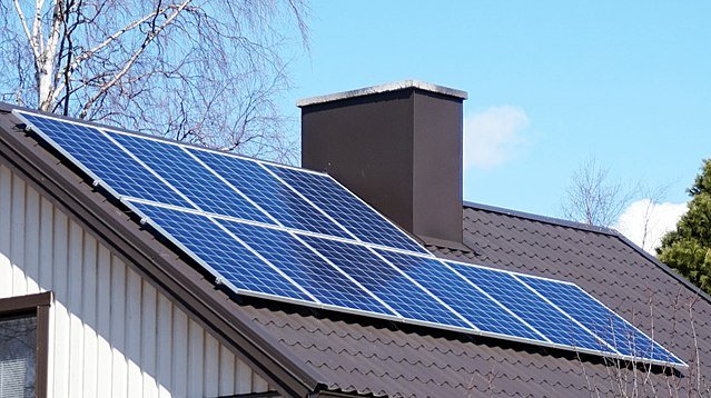 640px-Jyväskylä_-_solar_panels.jpg