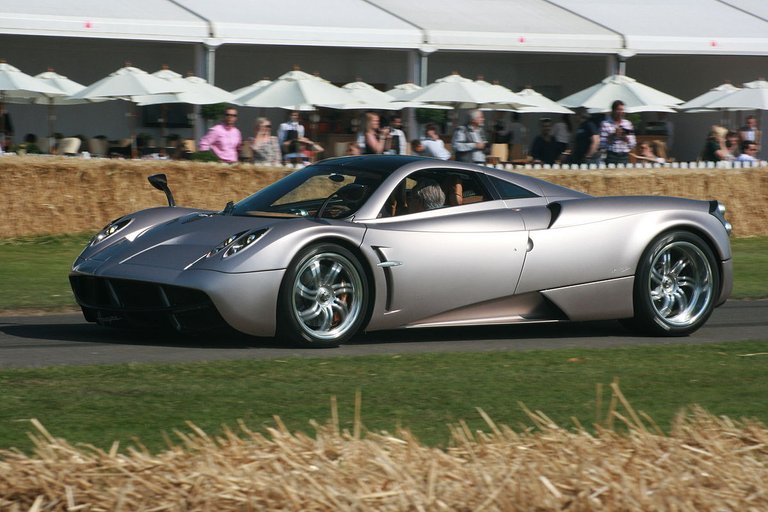 1200px-Pagani_Huayra.jpg