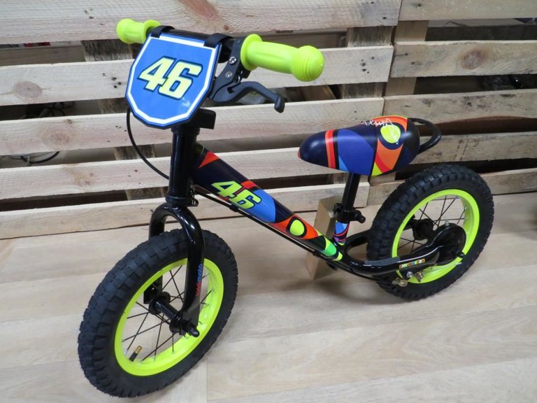 0015988_valentino-rossi-kiddi-moto-vr46-balance-bike.jpeg