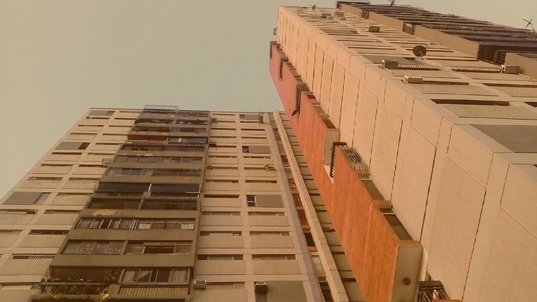 Edificio Tau