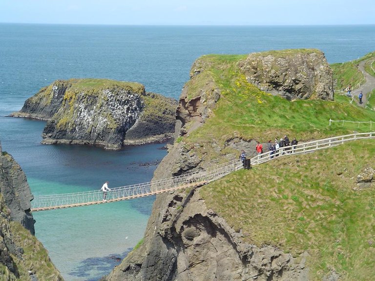 Carrick-A-Rede Rope Bridge, United Kingdom.jpg