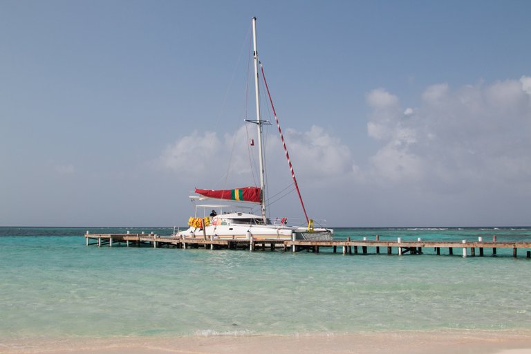 Sailing to Placencia