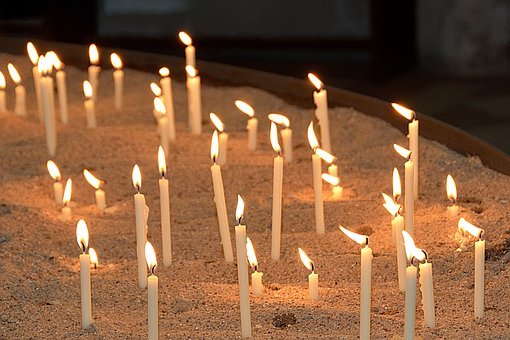 memorial-candles-2686150__340.jpg