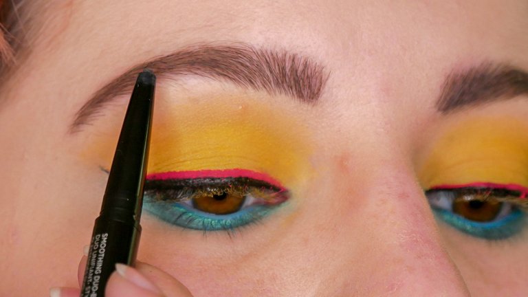 Full On Sunshine Look - brow pencil - Melissavandijkmakeuptutorials.jpg