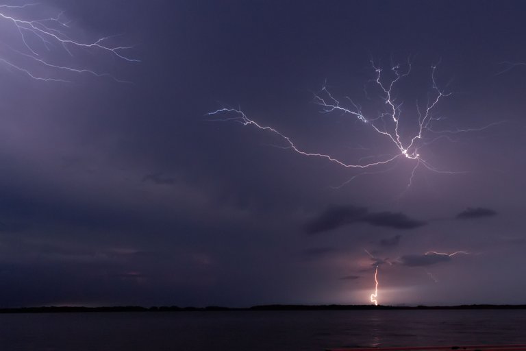 Catatumbo_Lightning_-_Rayo_del_Catatumbo_(25135237855).jpg