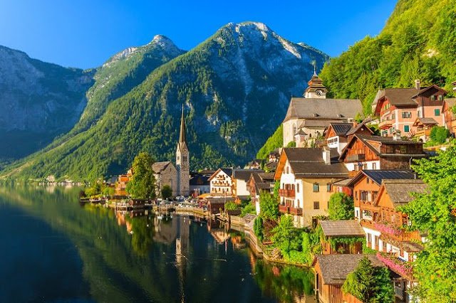 Pemandangan-desa-Hallstatt-Theculturetrip.jpg