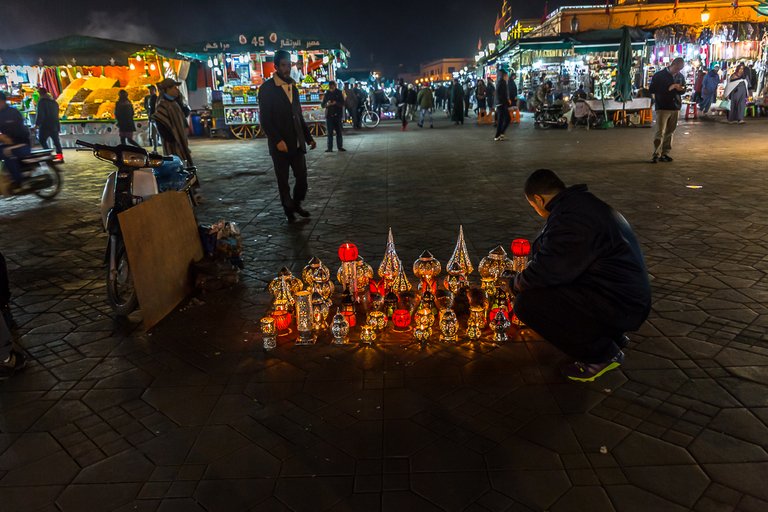 jemma el fna by night 5 lanterns.jpg