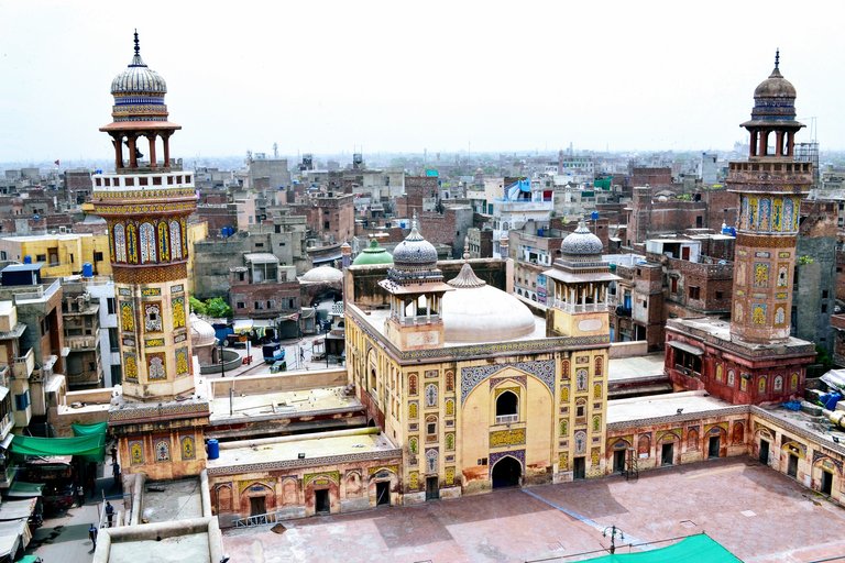 Wazir_Khan_Mosque_(from_minaret).jpg