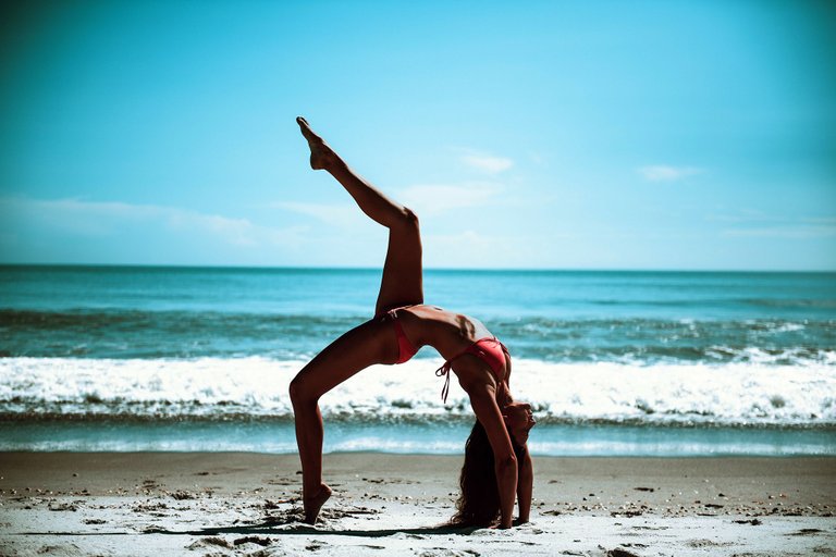 af-fem-yoga-beach-2040.jpg