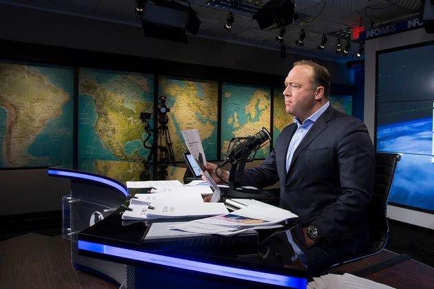 alex-jones-crew-infowars.jpg