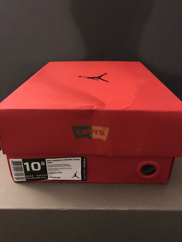 JORDAN 4 LEVI box.jpg