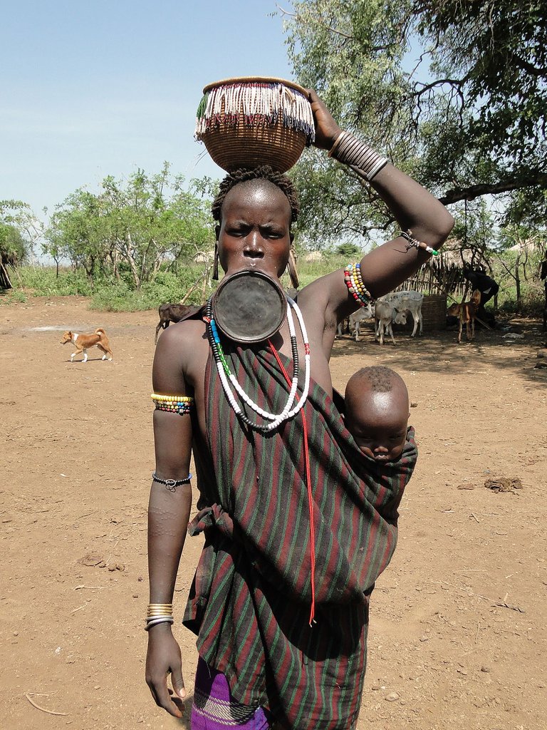 1200px-Mursi_woman_and_her_baby.jpg