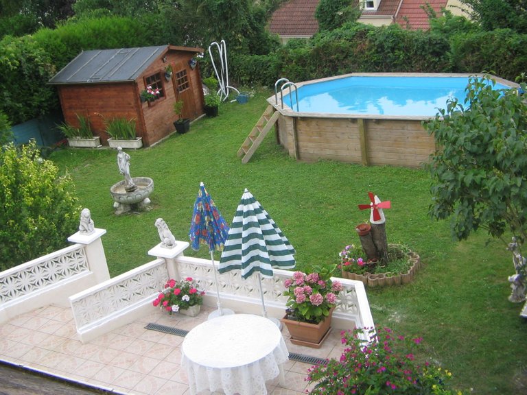 PISCINEUH.jpg