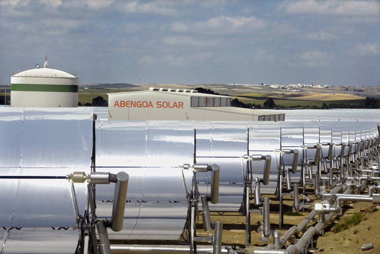 Abengoa-Solar-worlds-largest-concentrated-solar-thermal-plant.jpg