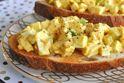 r_simple_egg_salad_with_paprika4.jpg