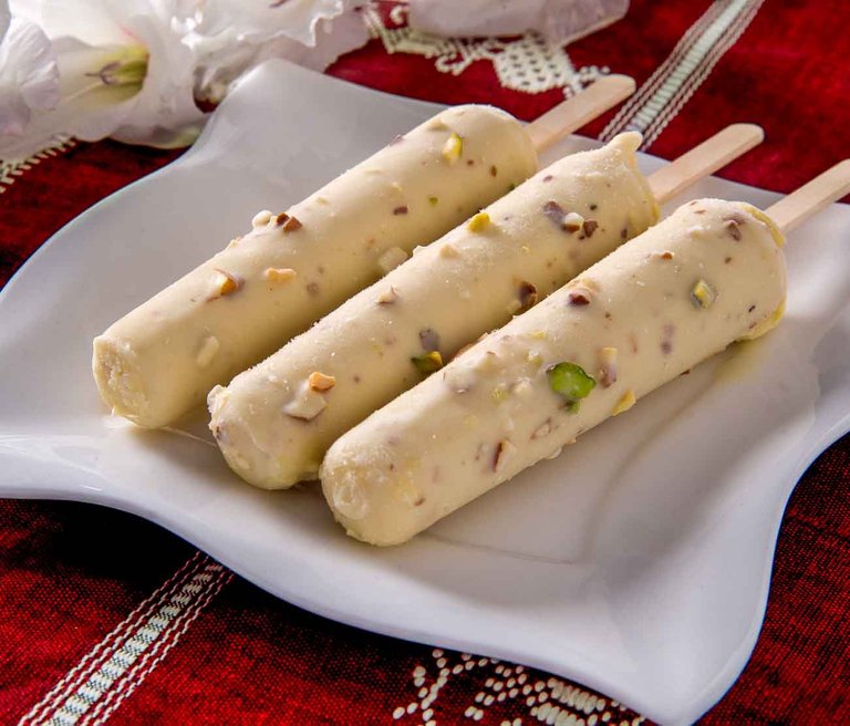 Kesar_Pista_Kulfi_Recipe_Indian_Ice_Cream-1-2.jpg