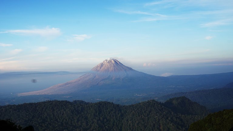 Sinabung dari puncak Sibayak.jpg