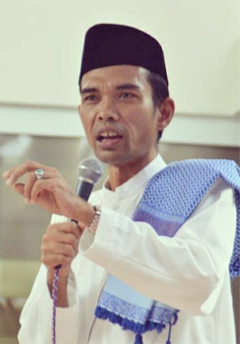 1200px-Ustadz_Abdul_Somad.jpg