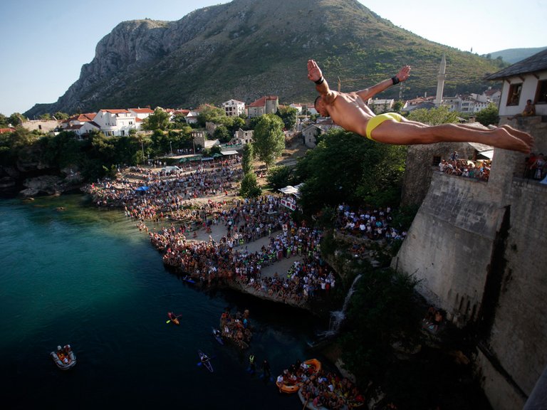 508070_Bridge-Diving-Mostar-014.jpg