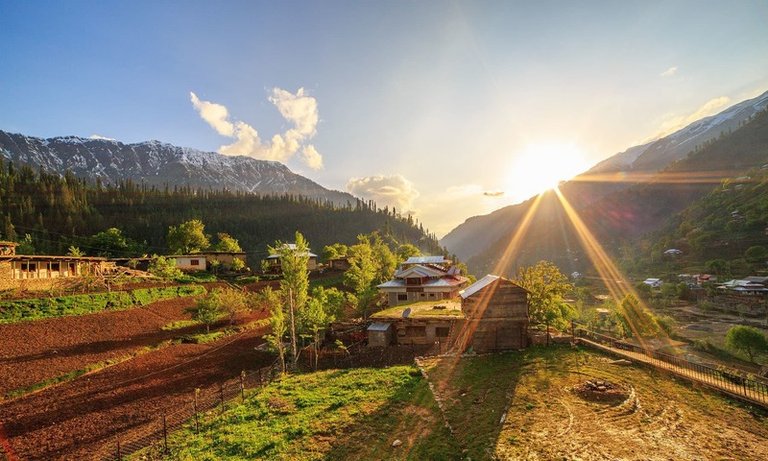 Neelum Valley Azad Kashmir 2.jpg