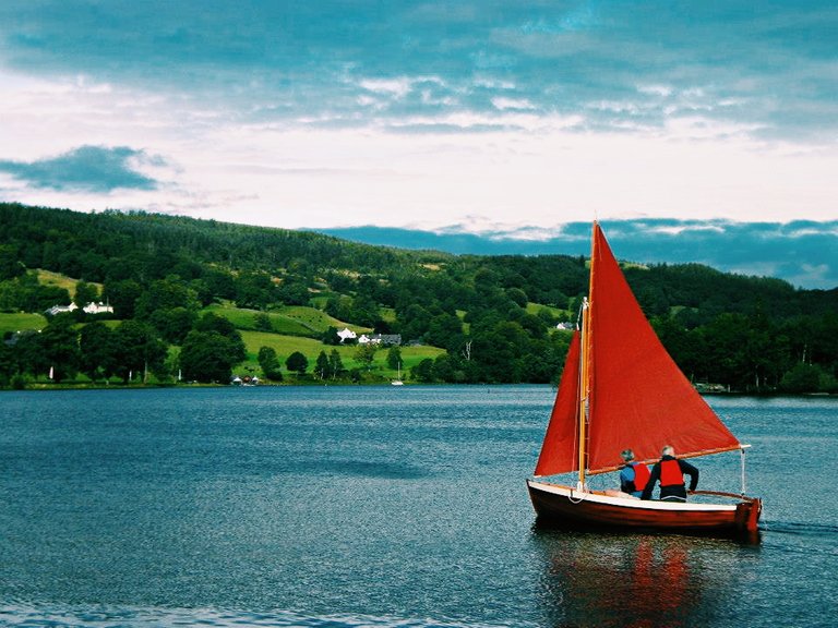 girlinchief-coniston-water-lake-district-landscape-photography.jpg