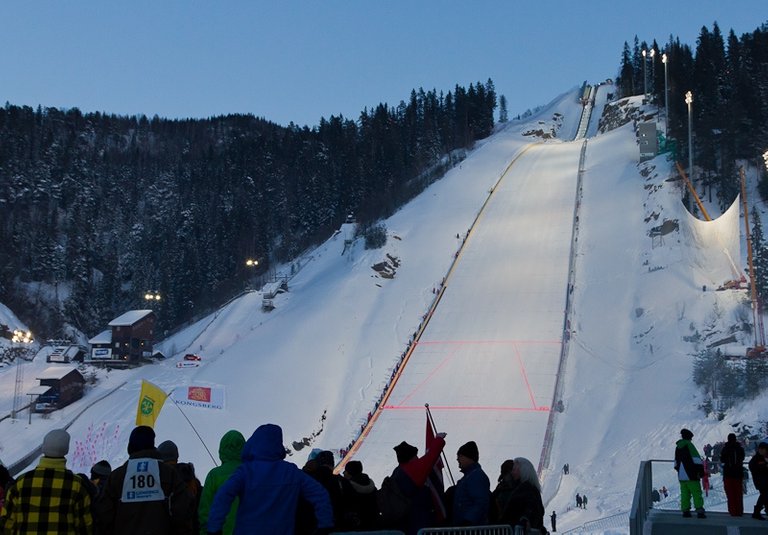 VikersundbakkenWorld_Cup_Ski_flying_2011.jpg