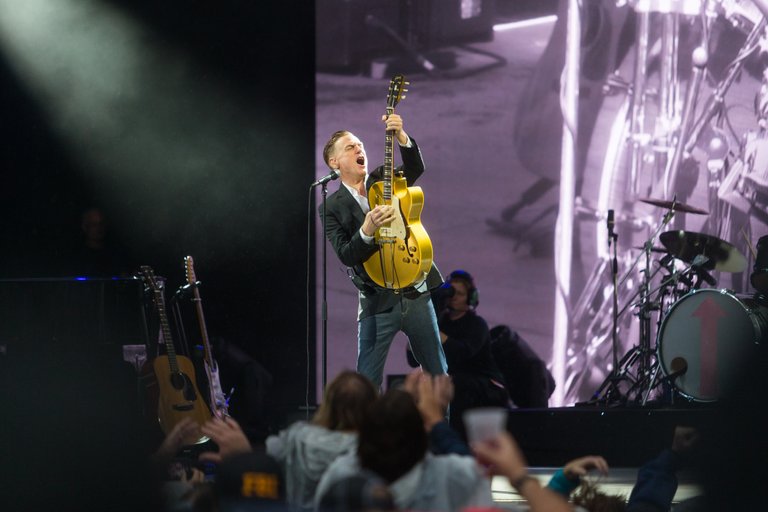 06-TDN-BRYANADAMS030.JPG