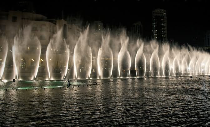 Beautiful-Dubai-Fountain-Show-Picture.jpg