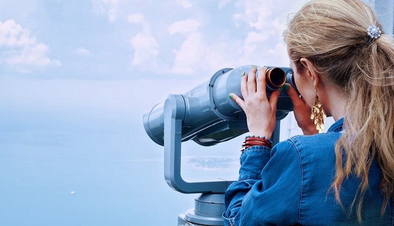 girl-sea-binoculars-vacation-160514.jpeg