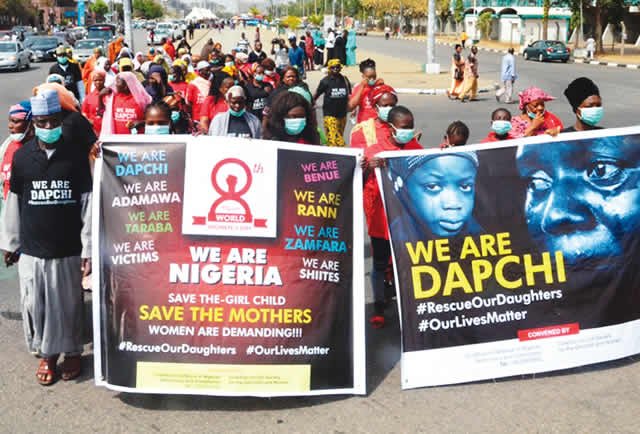 Parents-of-abducted-Dapchi-schoolgirls-protest.jpg