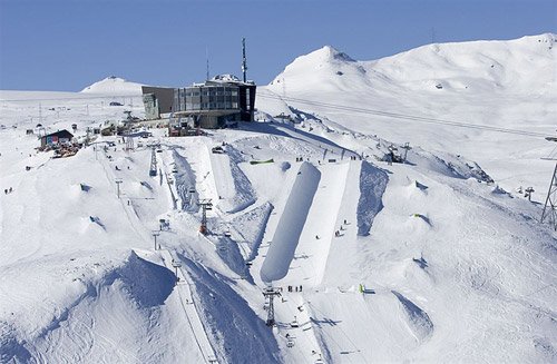 laax-hotel-sneeuw.jpg