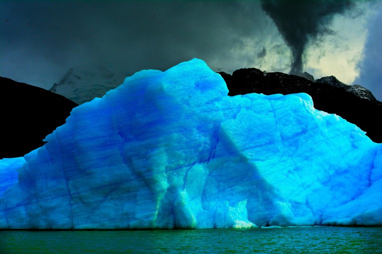 El Calafate Boat 5.jpg