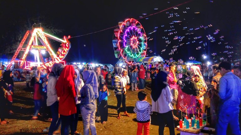 anak-anak dan pasar malam.jpeg