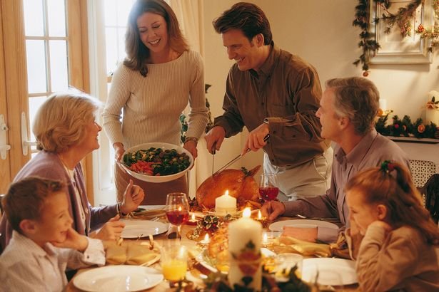 Family-Christmas-Dinner.jpg